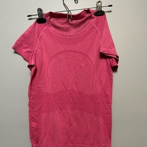 Lululemon run swiftly t shirt size 6. GUC. No pulls